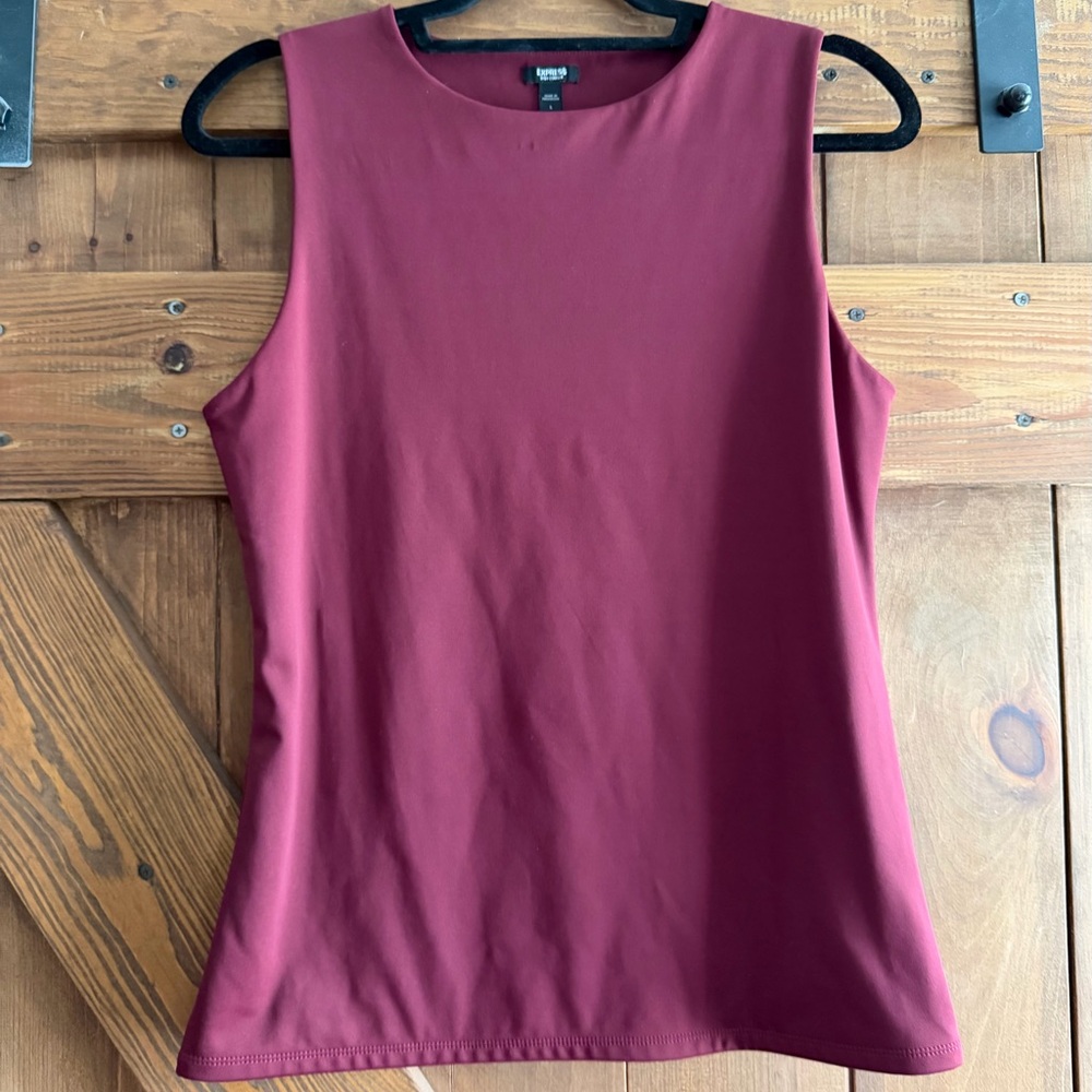 Express Sleeveless Tank Top in Wine
